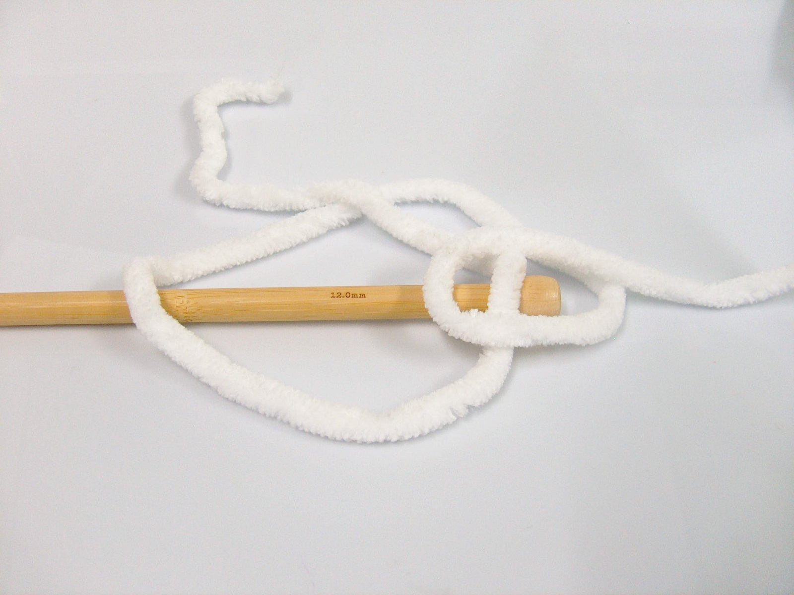 Chenille Superbulky White fnt2-64514