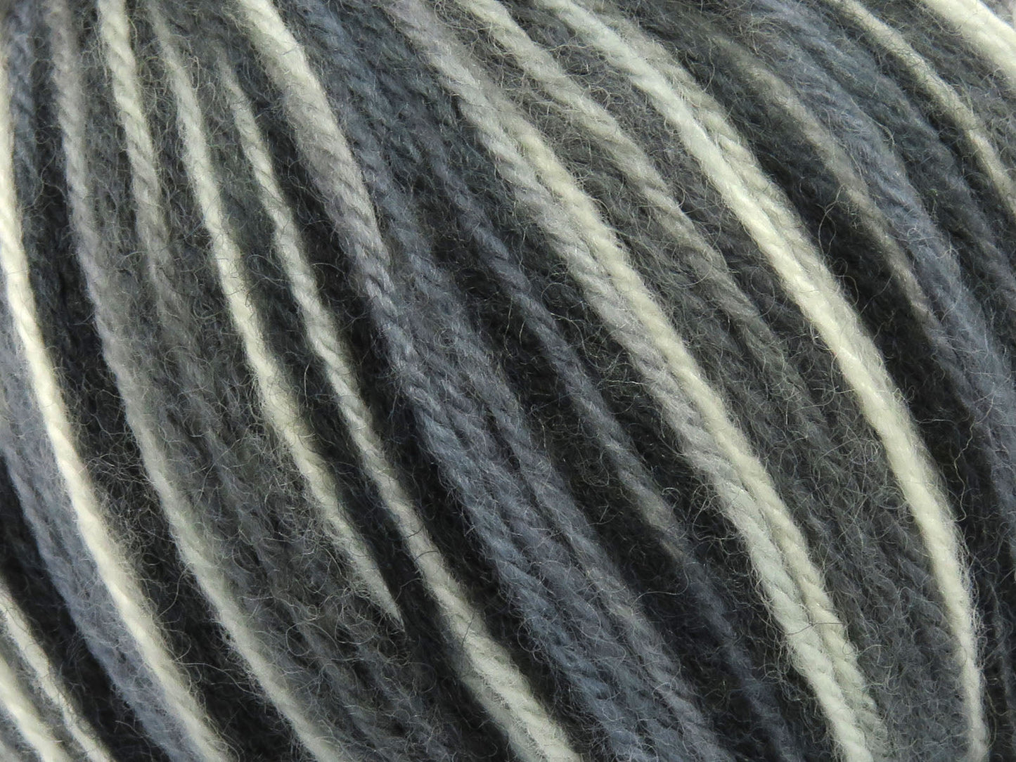 Yün Varicolor Kamgarn