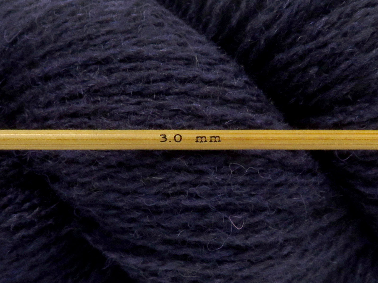 Shetland Wool Dark Navy, Black This product is made from 100% Shetland Island Wool. fnt2-84187
