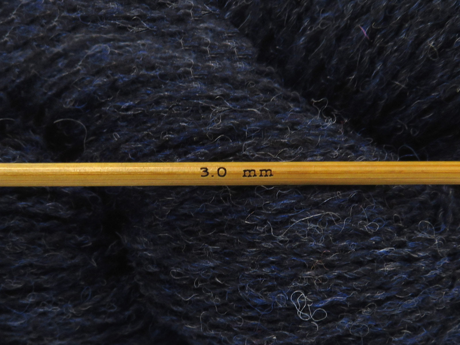 Shetland Wool Dark Blue, Black This product is made from 100% Shetland Island Wool. fnt2-84194