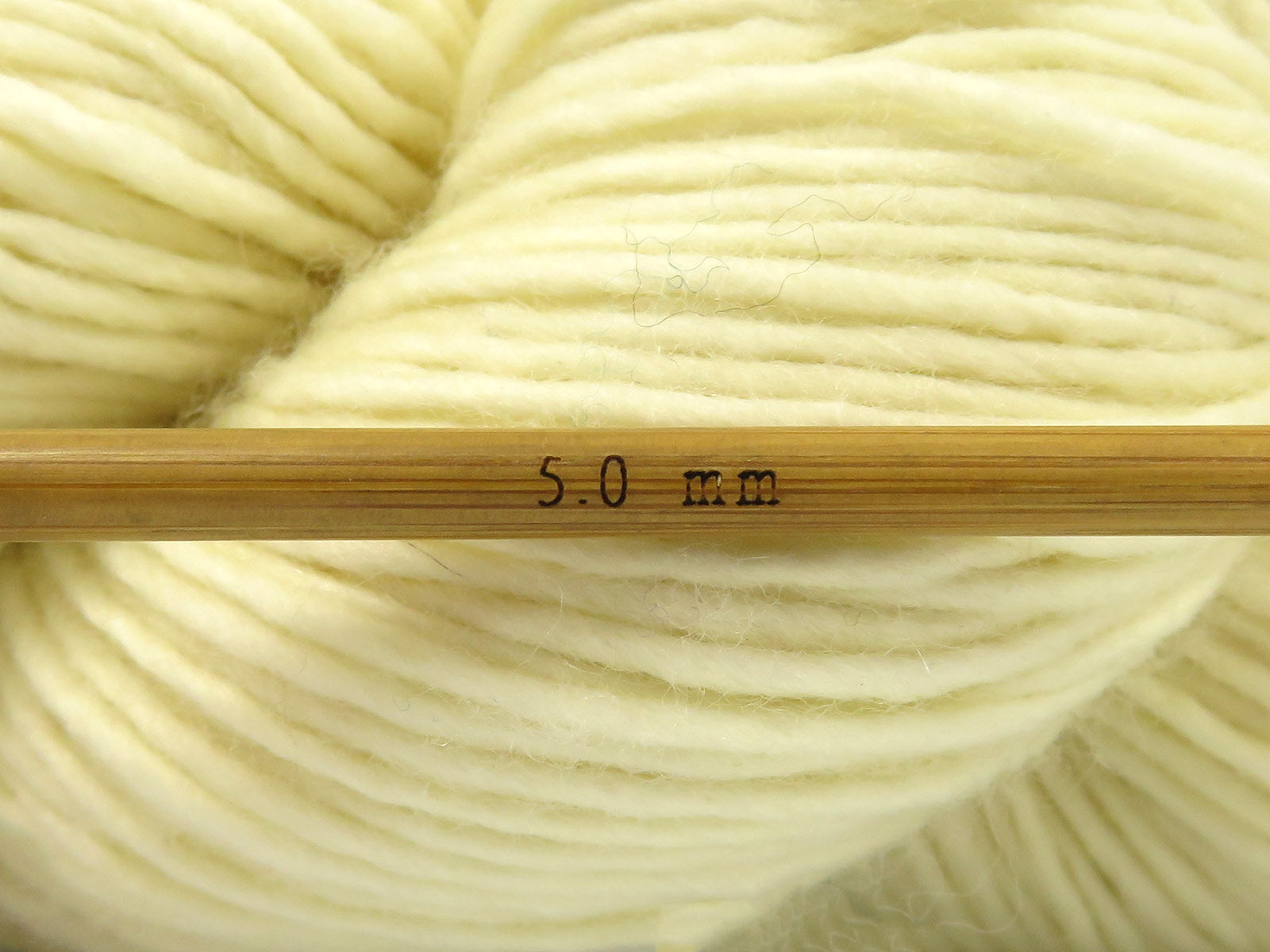 Hand Dyed Superwash Merino Cream fnt2-84203