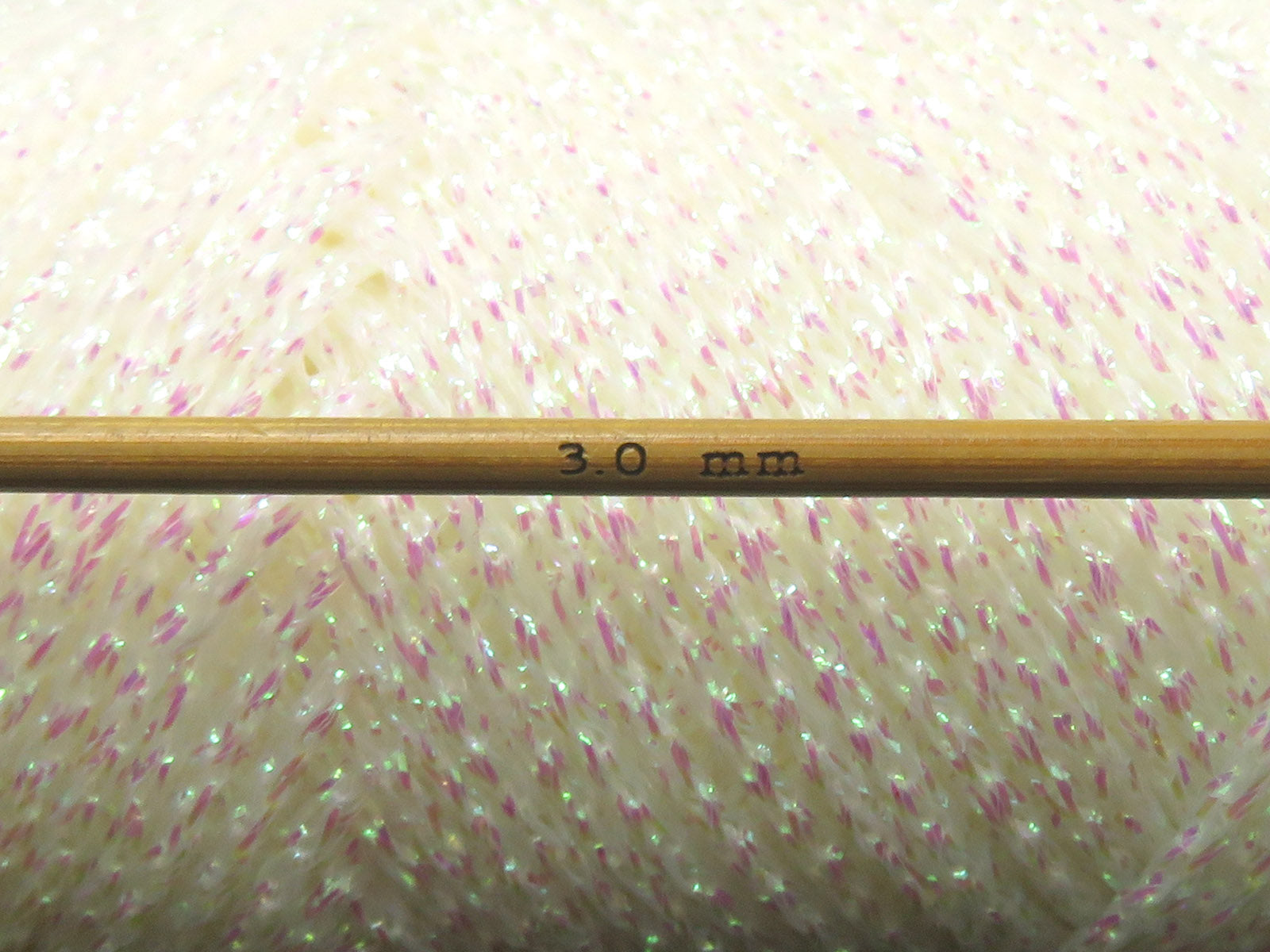 Gleamy White, Iridescent fnt2-84234